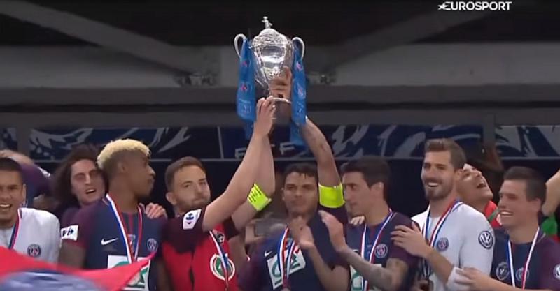 (VIDEO) LJUDINA I IGRAČINA Kapetan prebogatog PSG-a pozvao kapetana skromnog trećeligaša da zajedno podignu trofej pobjednika kupa