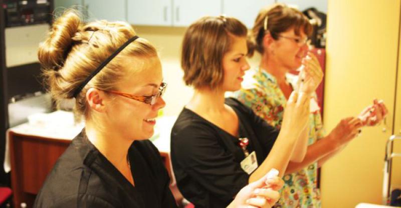 NAJČEŠĆE ODLAZE U IRSKU, NJEMAČKU I AUSTRIJU U pet godina iz Hrvatske otišlo 926 medicinskih sestara