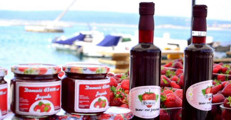 SLATKI VIKEND NA CRIKVENIČKOJ RIVIJERI Pozvani ste na 8. Festival jagoda