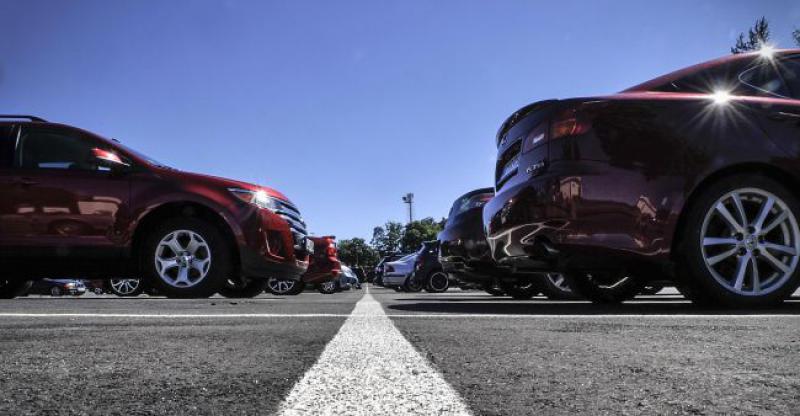 NJEMAČKI TRGOVCI AUTOMOBILIMA OČAJNI Na lageru im stoji 350.000 dizelaša