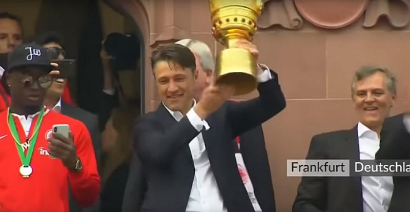 (VIDEO) SPEKTAKULARAN DOČEK U FRANKFURTU Kovačev i Rebićev Eintracht dočekalo 60 tisuća navijača