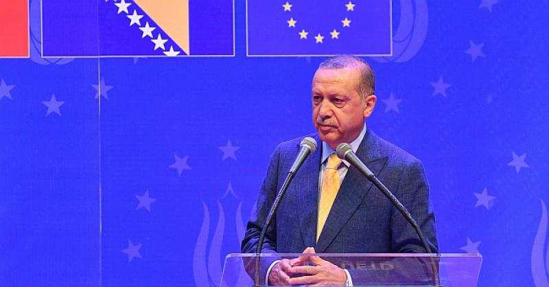 ERDOGAN ODRŽAO PREDIZBORNI SKUP U SARAJEVU Izetbegović ga nazvao Božjim izaslanikom: 'Dugo smo dobro živjeli i borili se zajedno'