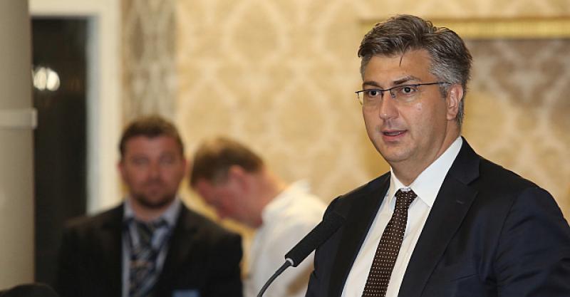 PLENKOVIĆ 'POKOPAO' INICIJATIVU NAROD ODLUČUJE 'Pitanja su kompletno promašena i neodgovorna'