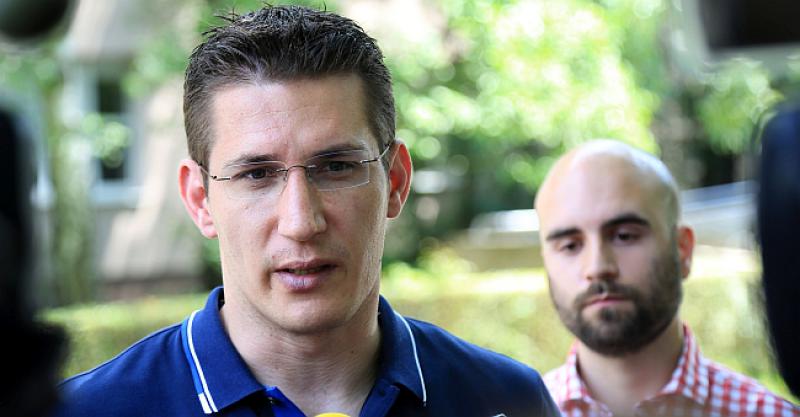 'NAROD ODLUČUJE' PROZIVA PLENKOVIĆA 'Izjava koju je dao je naputak Ustavnom sudu, Radin ga reketari'
