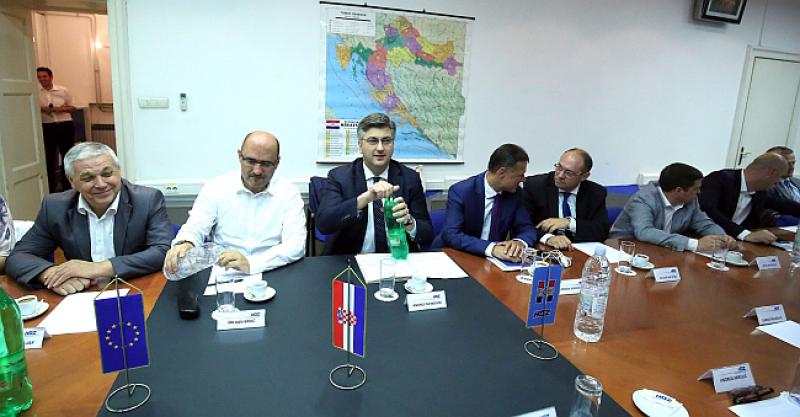 PLENKOVIĆ RAZRIJEŠIO DAVORA IVU STIERA I MIRU KOVAČA Kaže da je izgubio povjerenje u njih