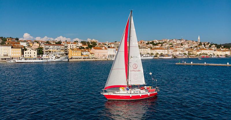 LEGENDARNA HRVATSKA JEDRILICA KREĆE NA PUT OKO SVIJETA U godinu dana prijeći će 28 tisuća milja preko tri oceana