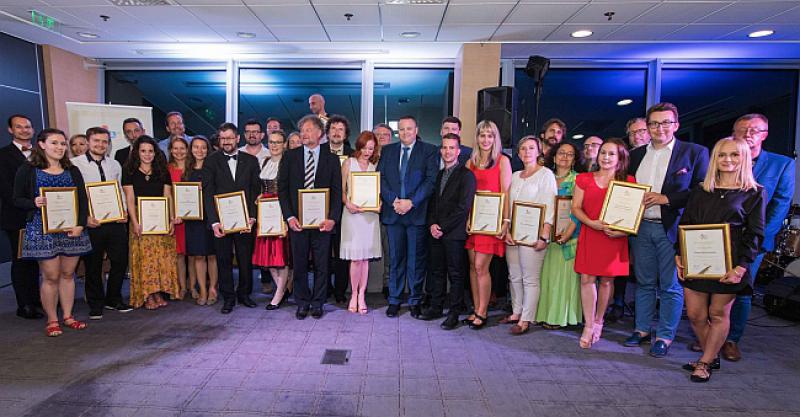 HRVATSKA TURISTIČKA ZAJEDNICA NAGRADILA STRANE NOVINARE I BLOGERE Najprestižnija priznanja idu u minhenski Merkur, Sloveniju u V. Britaniju