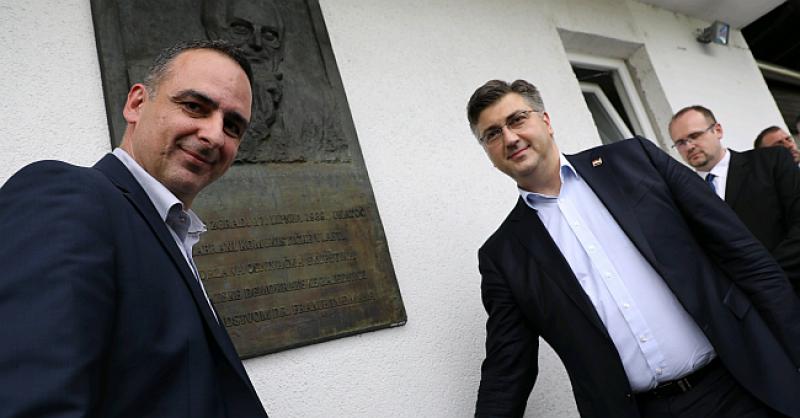 NA OBLJETNICI OSNUTKA STRANKE 'Kada staviš prst u more to je kao da si dotaknuo cijeli svijet. Kada postaneš dio HDZ-a...'