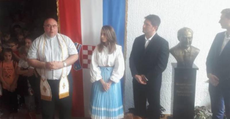 SPOMEN NA VELIKOG ČOVJEKA Najdugovječniji predsjednik HBZ Amerike i dobročinitelj Bernard Luketich dobio bistu u Hrvatskoj