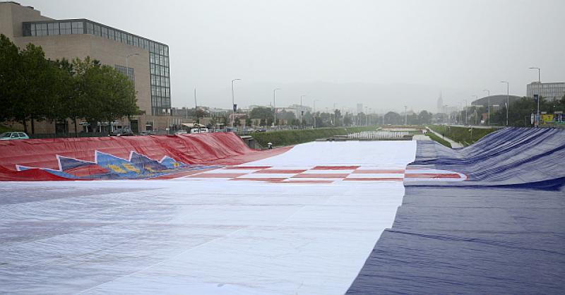 OGROMNA JE Kraj Nacionalne sveučilišne knjižnice u Zagrebu postavljena gigantska hrvatska zastava