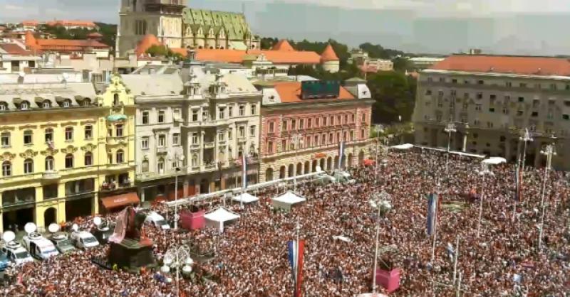 (FOTO) NAJJAČI SMO NAROD NA SVIJETU Na Trg bana Jelačića više ne stane ni igla!