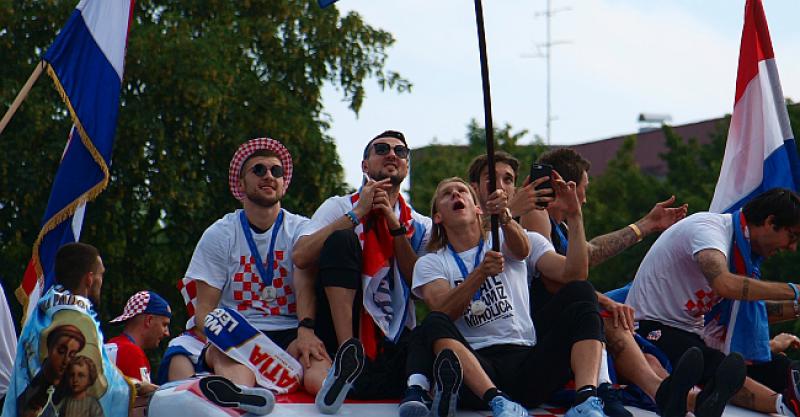 VIDA JE LEGENDA Vidite li što mu piše na majici?