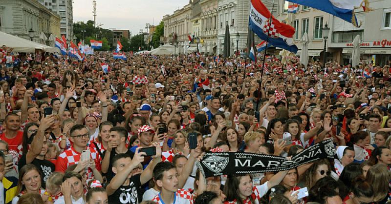 (VIDEO) 40.000 NAVIJAČA U SLAVONSKOM BRODU DOČEKALO MANDŽUKIĆA ‘Bez vas ne bismo uspjeli’
