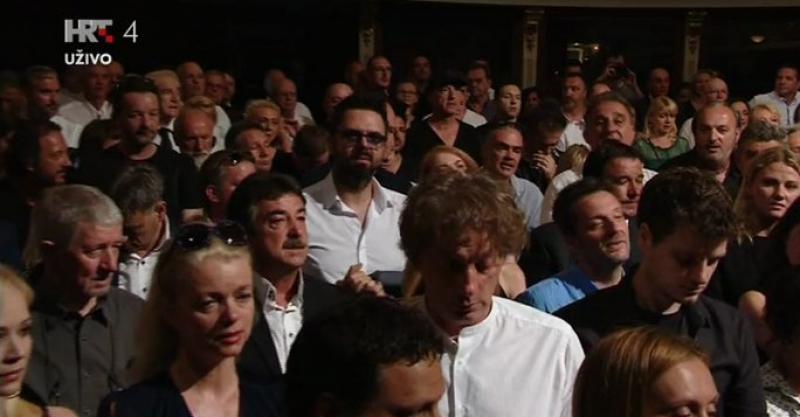 (VIDEO) SVI SU ZAPJEVALI 'VJERUJ U LJUBAV' Završila komemoracija Oliveru