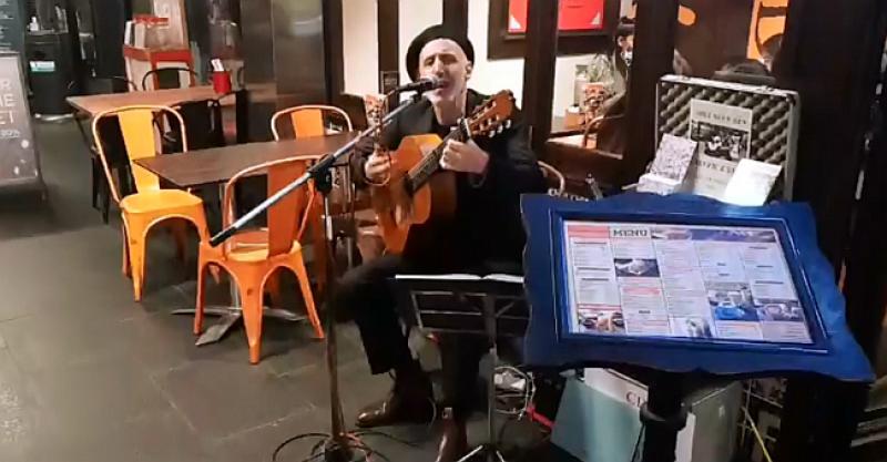 (VIDEO) KAKVO IZNENAĐENJE ZA AUSTRALSKE HRVATE Šetajući Sydneyem začuli su poznate im stihove: 'Zlatna mriža njenog tila...'