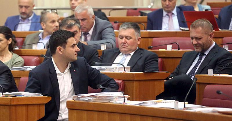 BELJAK POZIVA PUPOVCA U OPOZICIJU 'Ova Vlada ima politički legitimitet zahvaljujući njemu, a on ide Vučiću plakati'