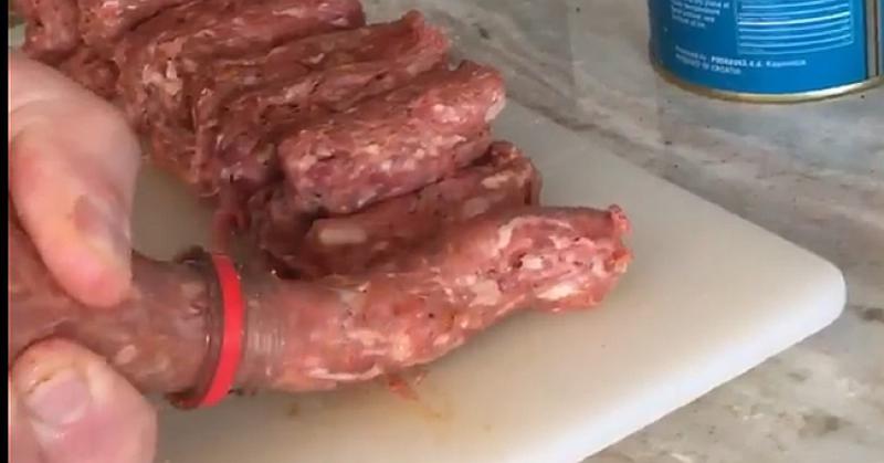 (VIDEO) VRHUNSKA IDEJA Kako oblikovati lijepe ćevape? Treba vam samo jedna plastična boca