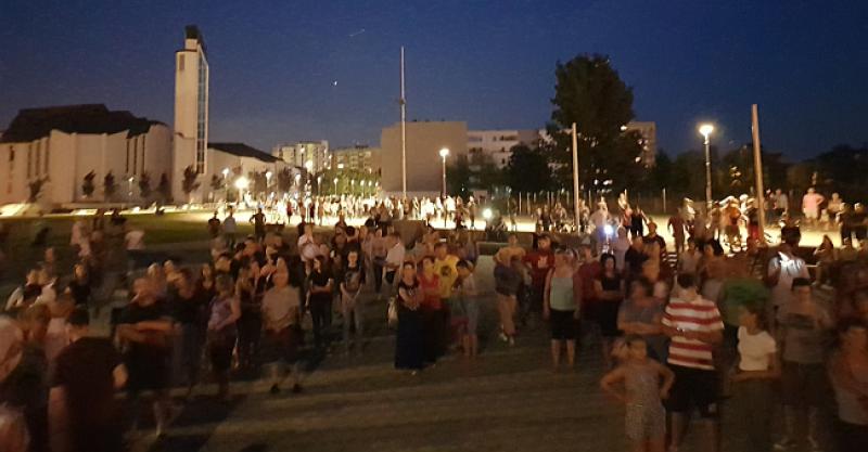 ZAPREŠIĆANI NA ULICAMA Nekoliko stotina prosvjednika poručilo: Nikad više!