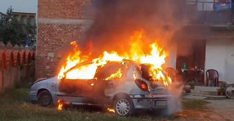 (VIDEO) I TO PRED DJETETOM Zapalio automobil jer nije prošao tehnički pregled