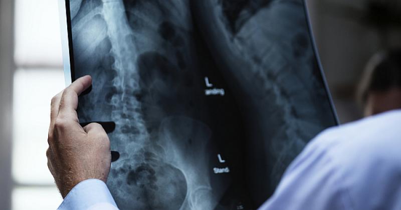 EKSKLUZIVNO DOZNAJEMO Šokirani radnici završili u bolnici kad su čuli što priča šef stranačke mladeži