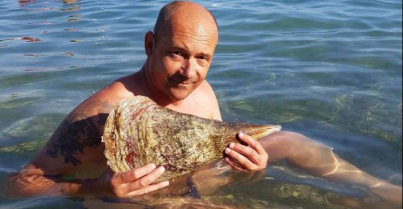 HRVATSKI POLITIČAR Pozirao sa strogo zaštićenom školjkom, nakon kritika dao ovo objašnjenje