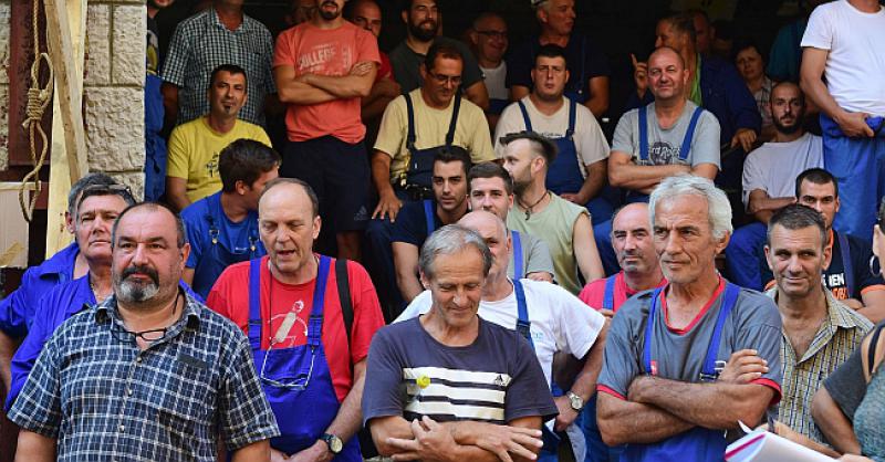 TISUĆU RADNIKA KRENULO NA MARKOV TRG 'Čim legne plaća, prekidamo štrajk'