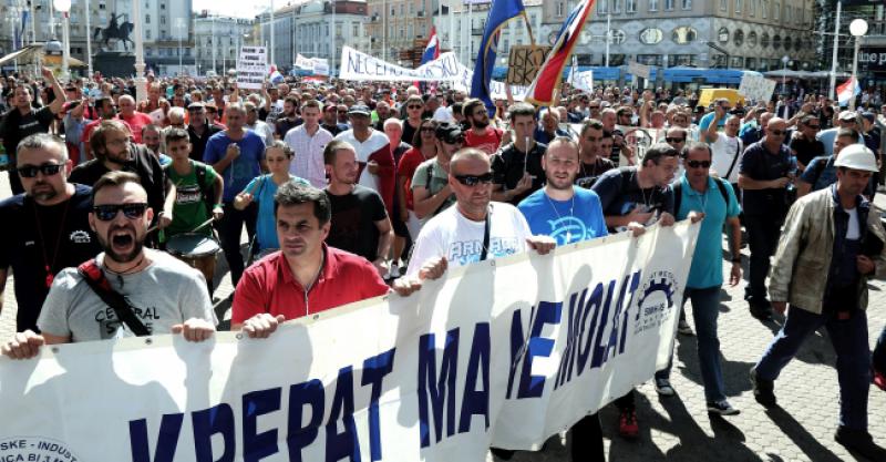 'NE ŽELIMO U IRSKU' Radnici Uljanika na Markovom trgu se bore za svoja radna mjesta