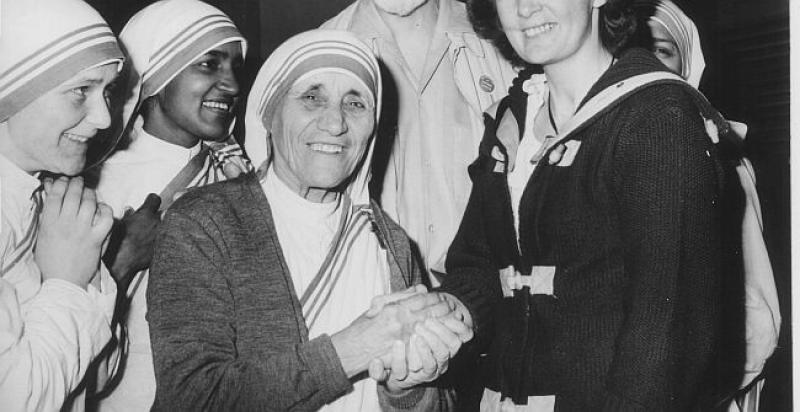 PRIJE 21 GODINU PREMINULA JE SVETA MAJKA TEREZIJA Ovih njenih 10 misli učinit će svakog od nas boljim čovjekom