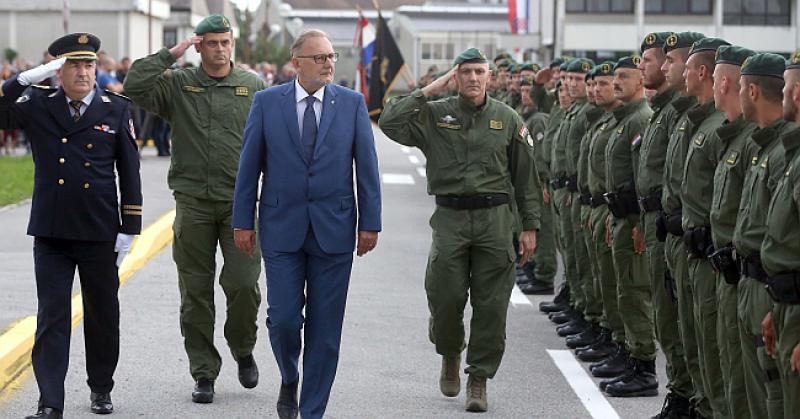 PRVA BORBENA POSTROJBA HRVATSKE Predstavljamo Antiterorističku jedinicu Lučko - najelitniju specijalnu jedinicu hrvatske policije