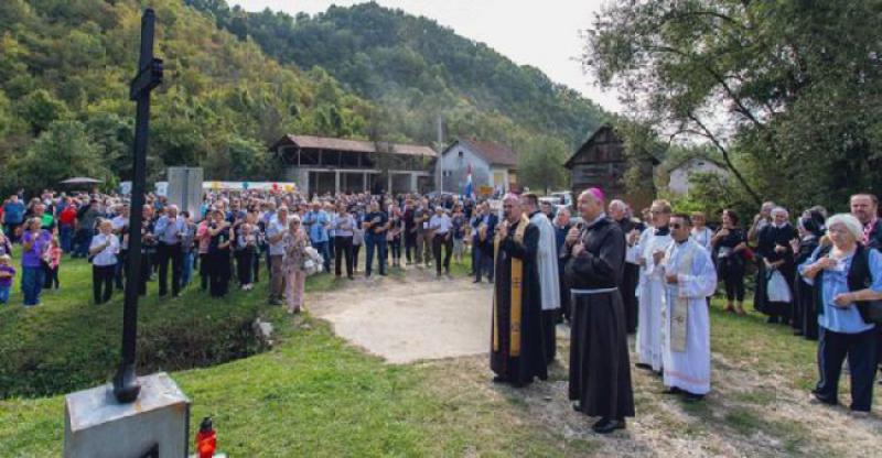 PROGNANI ZRINJANI I HODOČASNICI Obilježili 75 godina od razaranje Zrina