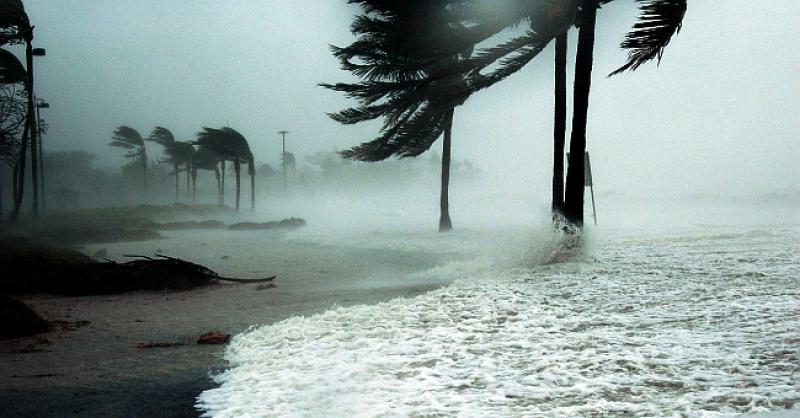 NAJMOĆNIJI URAGAN U VIŠE DESETLJEĆA Danas će pogoditi SAD; izvanredno stanje, 1,7 milijuna ljudi bi trebalo biti evakurano