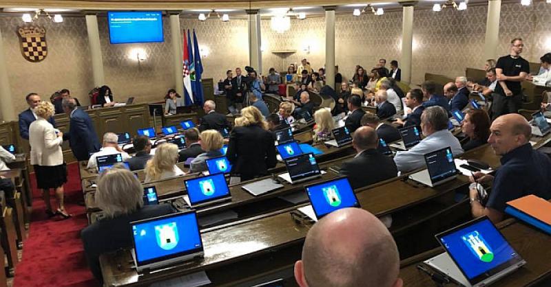 ZAGREBAČKI POLITIČAR GENIJALNO OPISAO SJEDNICU 'Ovo je kao specijalna škola! Direktor dođe pa nas vrijeđa, štreberima iz prvih klupa daje poklone...'