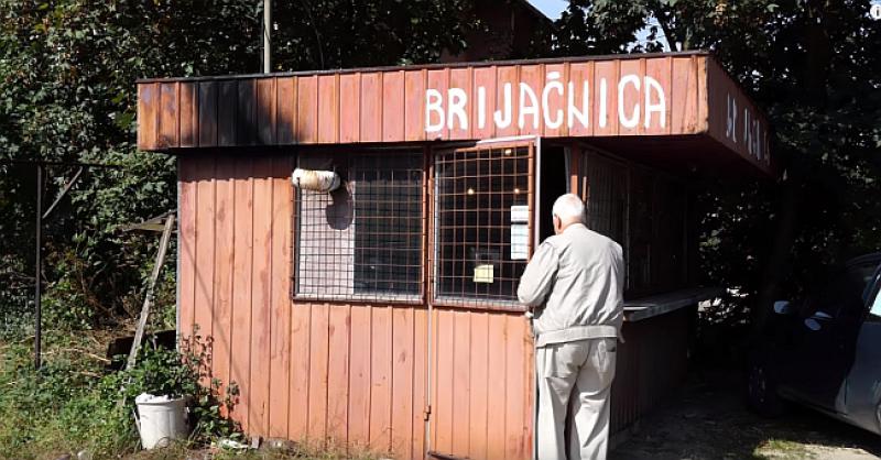 (VIDEO) TKO TE ŠIŠA Drago iz Viteza to radi već 68 godina, danas u kontejneru za tri marke
