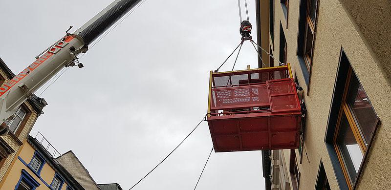 (FOTO) MUKE PO KILAMA Vatrogasci su Njemicu od 180 kilograma vadili iz stana pomoću krana