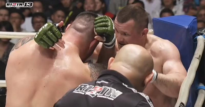 (VIDEO) 'CRO COP' JE I DALJE ZVIJER  Mirko jednim potezom sredio 12 godina mlađeg borca