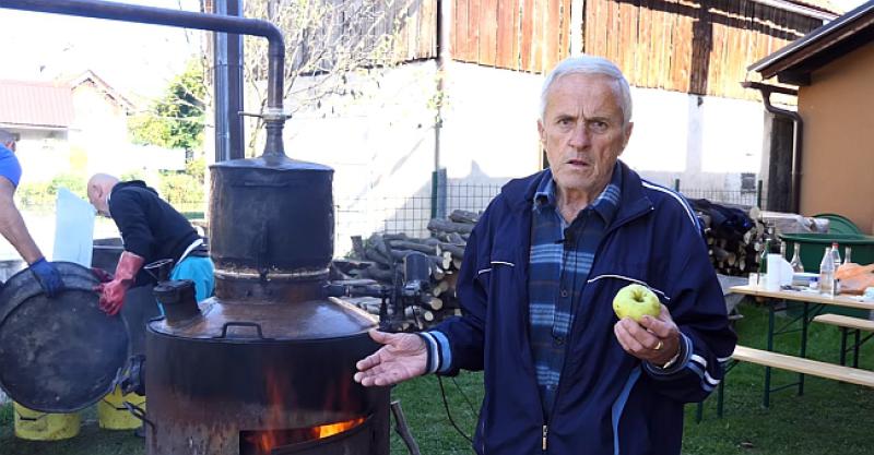 (VIDEO) RAKIJA OD JABUKA Ovo je piće sve popularnije u BiH, Ivo Pervan pokazao nam je kako se radi