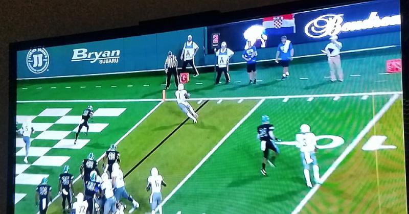 ZANIMLJIV DETALJ NA UTAKMICI AMERIČKOG NOGOMETA Netko je u prijenosu uživo izvjesio hrvatsku trobojnicu