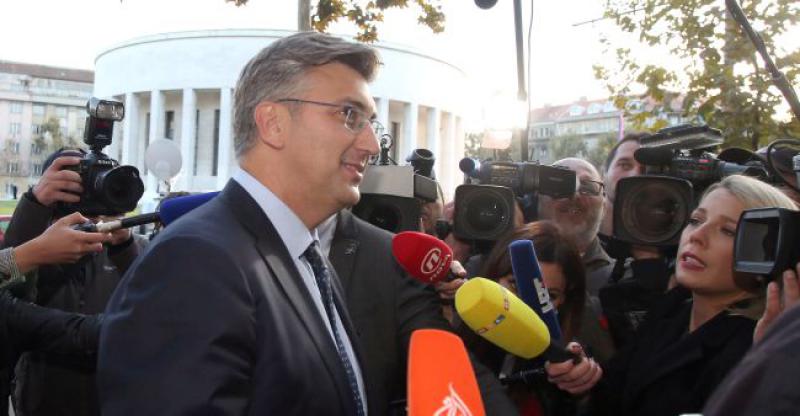 PREMIJER 'DOŠAO K SEBI' Nakon što je novinarki na postavljeno pitanje odgovorio 'Slatki ste...', ispričao se