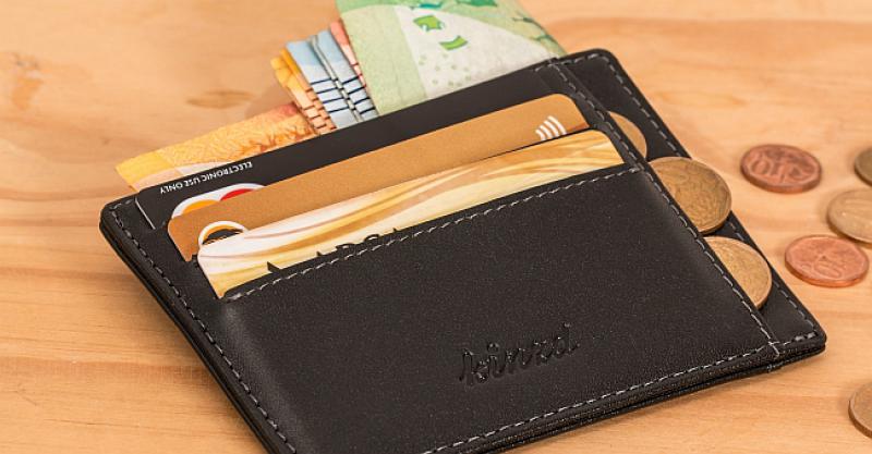 AUSTRIJANAC IZGUBIO NOVČANIK S 500 EURA Kad su policajci zavirili u njega imali su što vidjeti pa ga uhitili