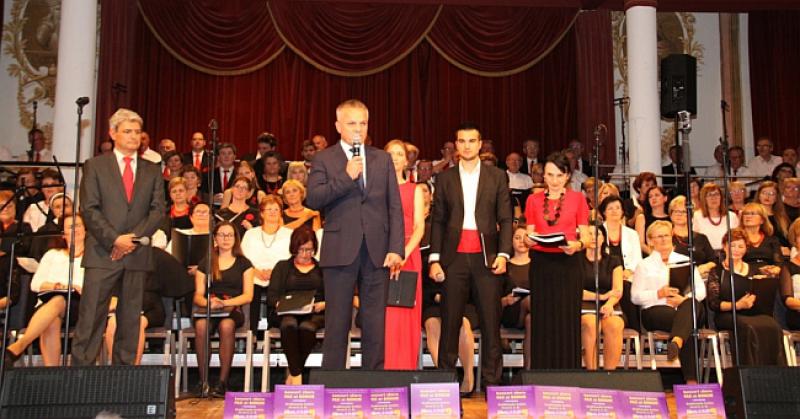 ODRŽAN VELIKI KONCERT ZBORA GRADIŠĆANSKIH HRVATA Iz punog srca Hrvati Austrije, Slovačke i Mađarske pjevali pjesme 'stare domovine'