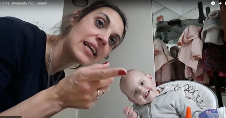 (VIDEO) PRESLATKA BEBA OBJAŠNJAVA MAMI Zašto ne želi jesti