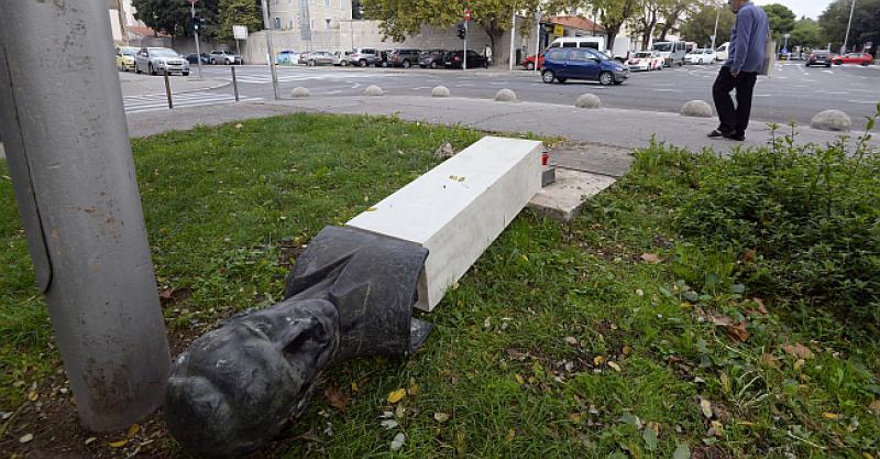 SPLITSKI GENIJE Rušio spomenik Radi Končaru pa ga srušio na sebe i završio u bolnici