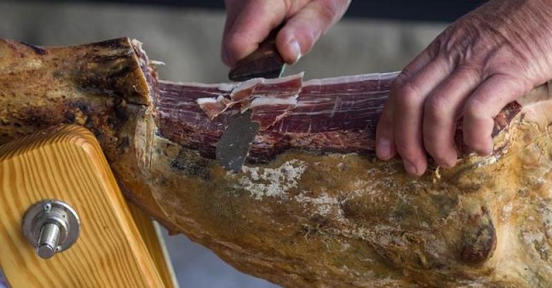 DOBILA OTKAZ ZBOG DVIJE ŠNITE PRŠUTA Bivši poslodavac mora joj platiti 60 tisuća kuna