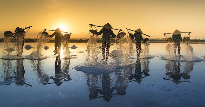 ZEMLJA U KOJOJ JE SVAKI HRVAT MILIJUNAŠ Čim prijeđe granicu