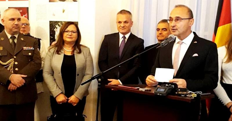 BOŽIĆNI PRIJAM U VELEPOSLANSTVU RH U BERLINU 'Mi smo točni, odgovorni, racionalni i vrijedni ljudi u ovoj državi'