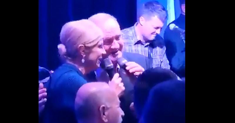 (VIDEO) DERNEK U ZAGREBU Grabar-Kitarović zapjevala s Matom Bulićem: 'Jednom kada život  moje oči sklopi...'