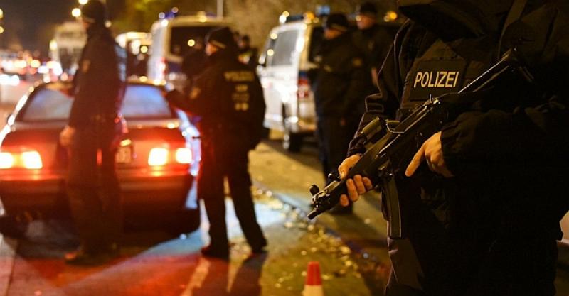 STOTINE POLICAJACA NA ULICAMA MÜLHEIMA Zbog jednog vjenčanja