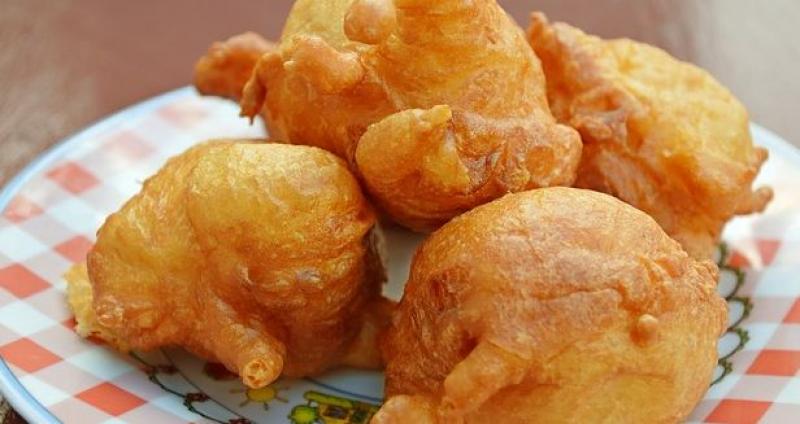 BRZE FRITULE S JOGURTOM Idealan recept za one koji nemaju puno vremena, a žele uživati u adventskim delicijama