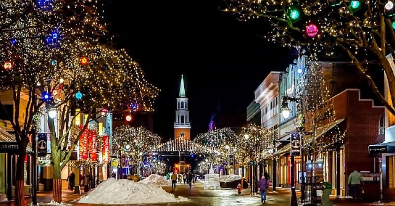 NAJZANIMLJIVIJE BOŽIĆNE TRADICIJE DILJEM SVIJETA Od skrivanja metle do božićnog krastavca