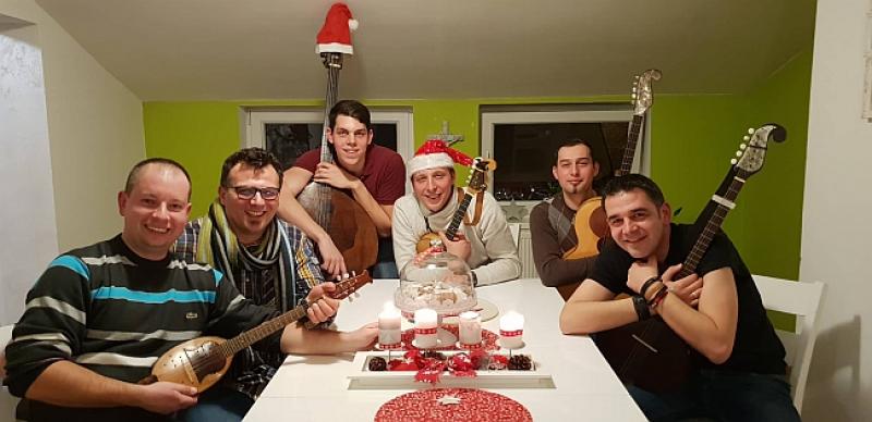 (VIDEO) BOŽIĆNI BEĆARAC 'Za Božić mi poklonila žena, uske hlače da od smijeha plače'